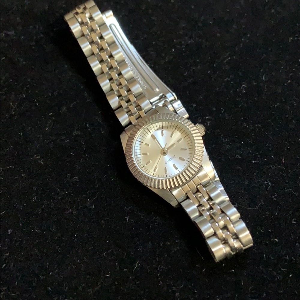 Quartz woman’s wrist watch